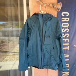 Light weight mountain hardwear gortex jacket
